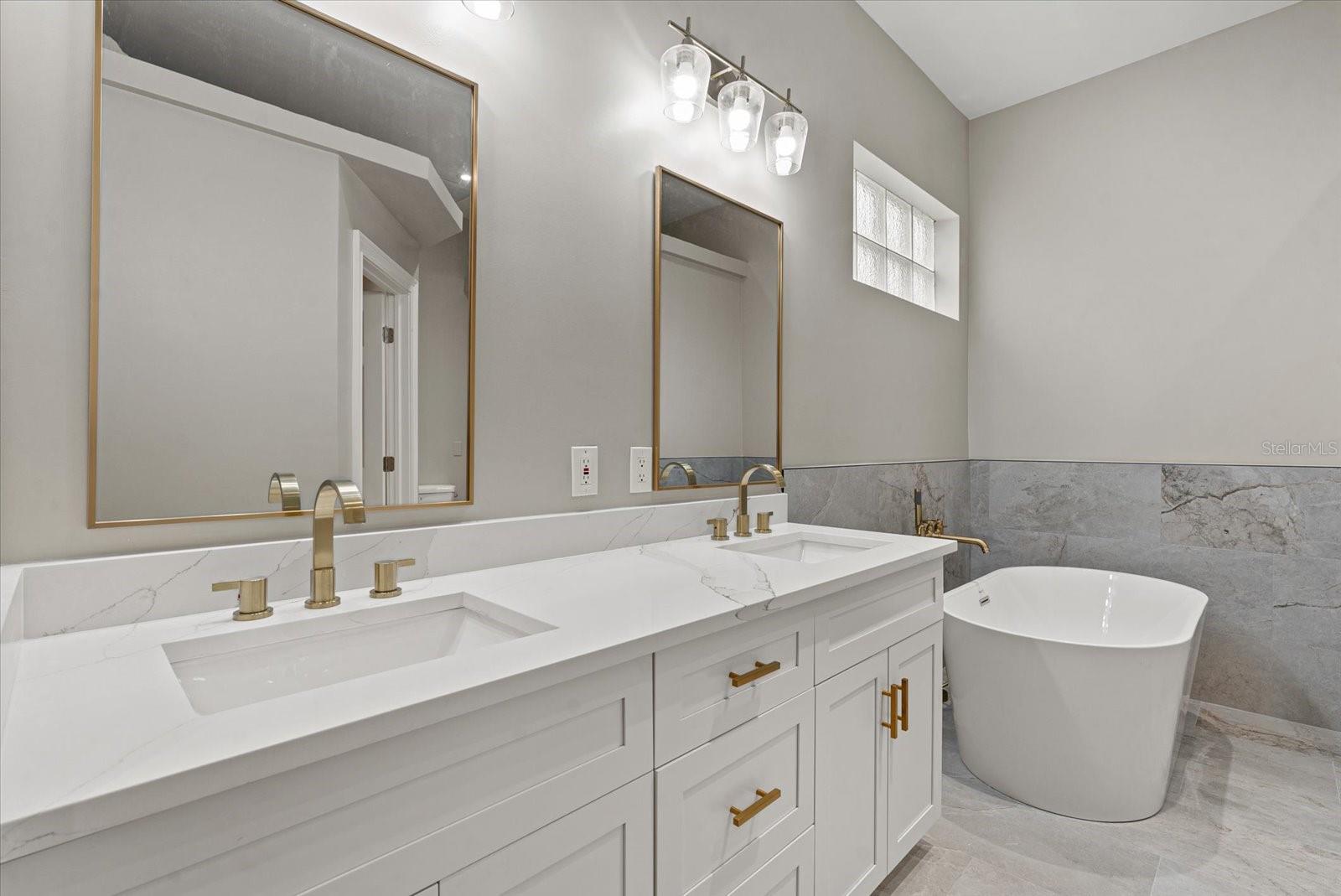 11516 SWEETFLAG DR, LAKEWOOD RANCH, FL, 34202