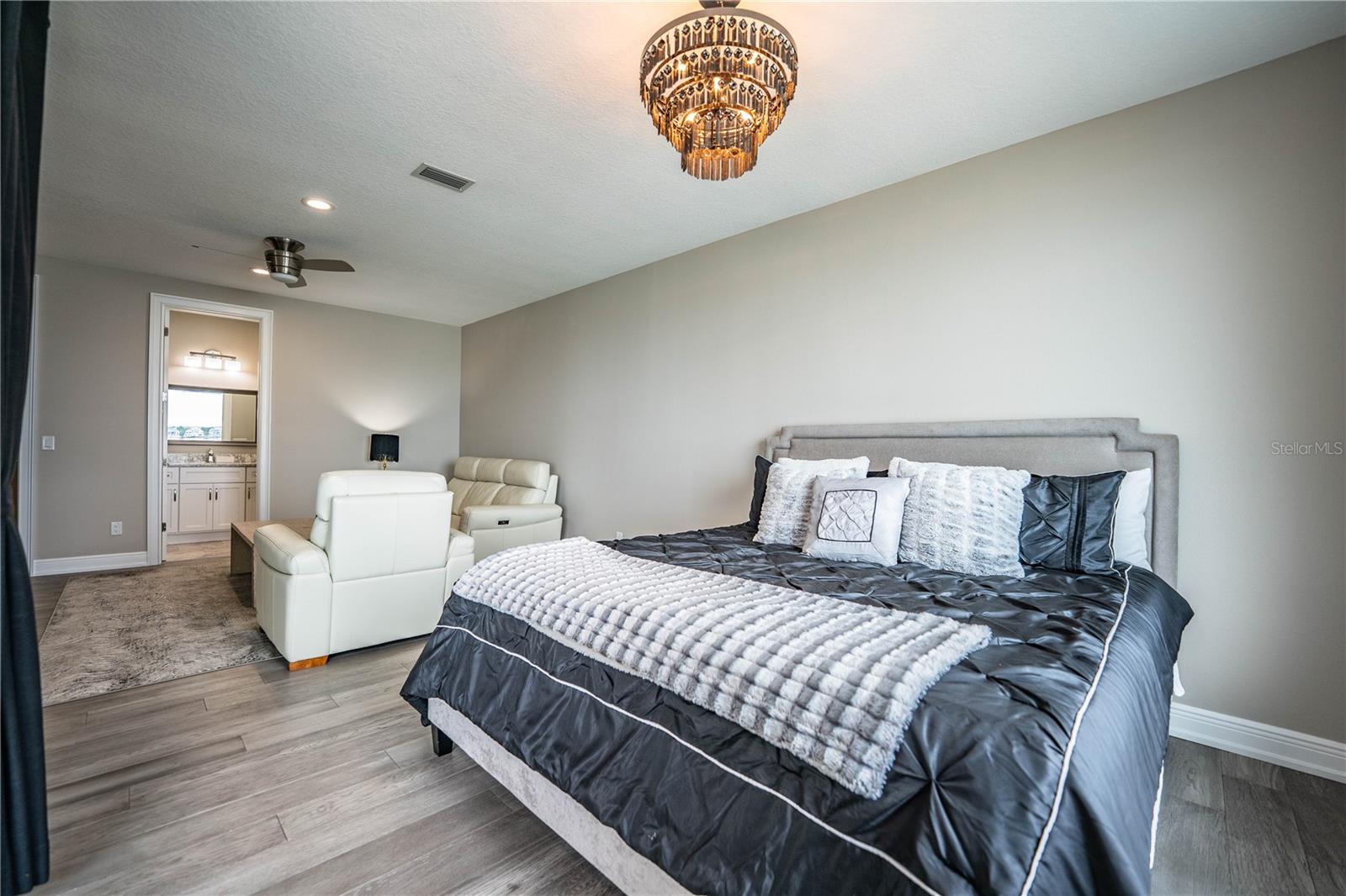 L4956297 Property Photo