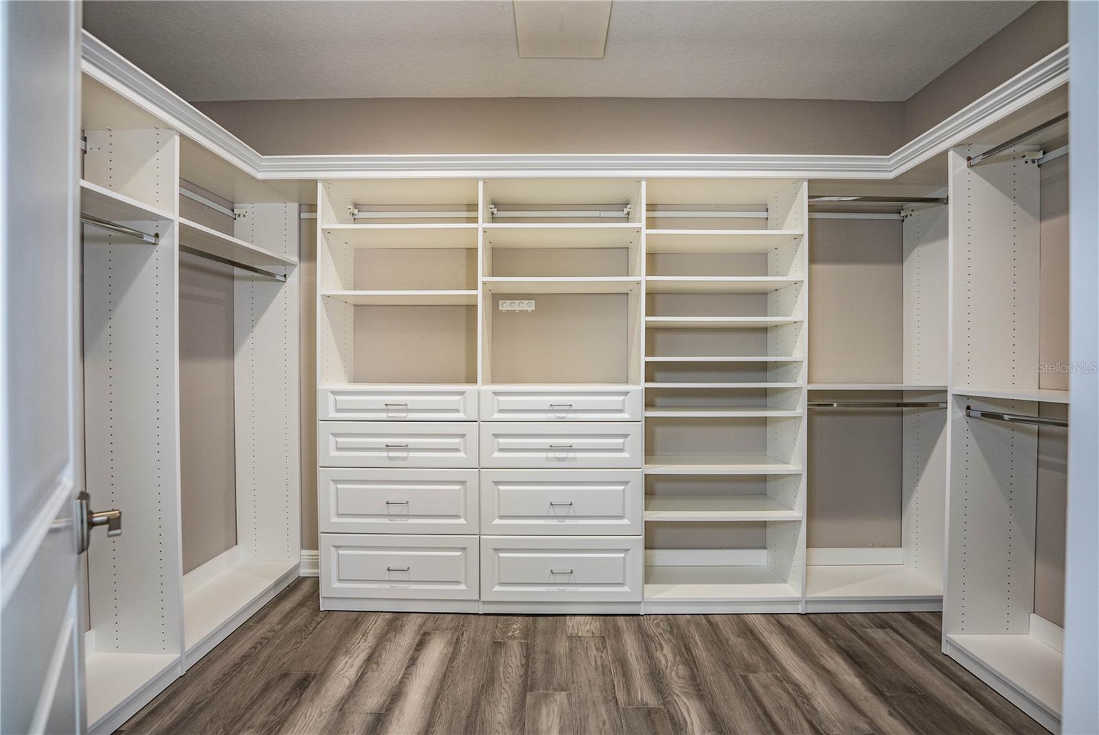 L4956297 Property Photo