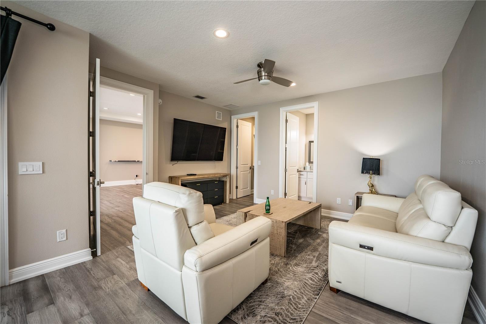 L4956297 Property Photo