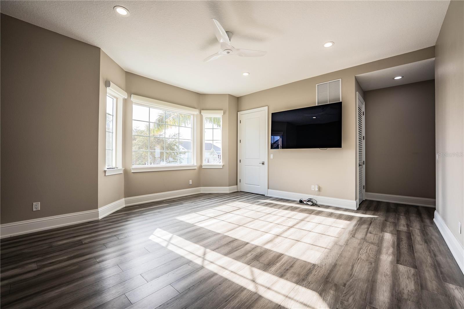 L4956297 Property Photo