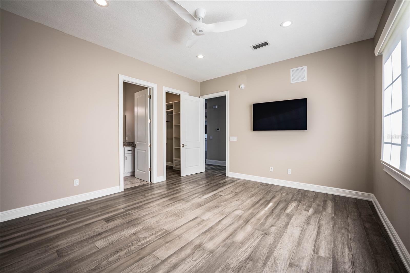 L4956297 Property Photo