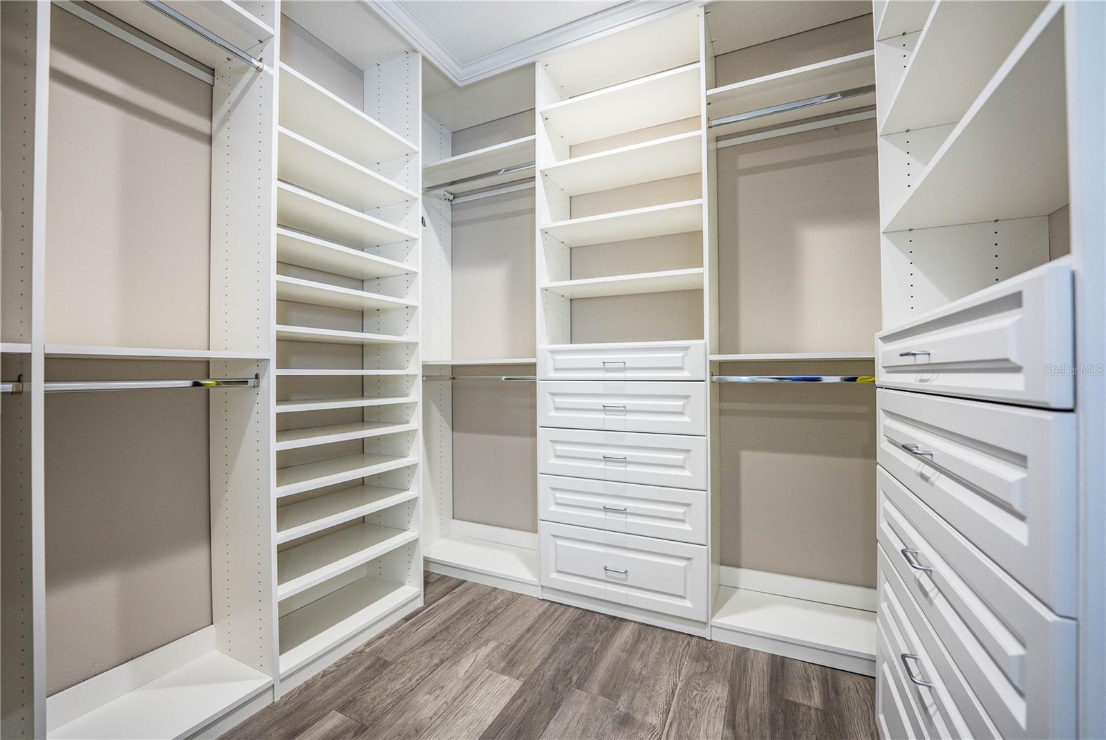 L4956297 Property Photo