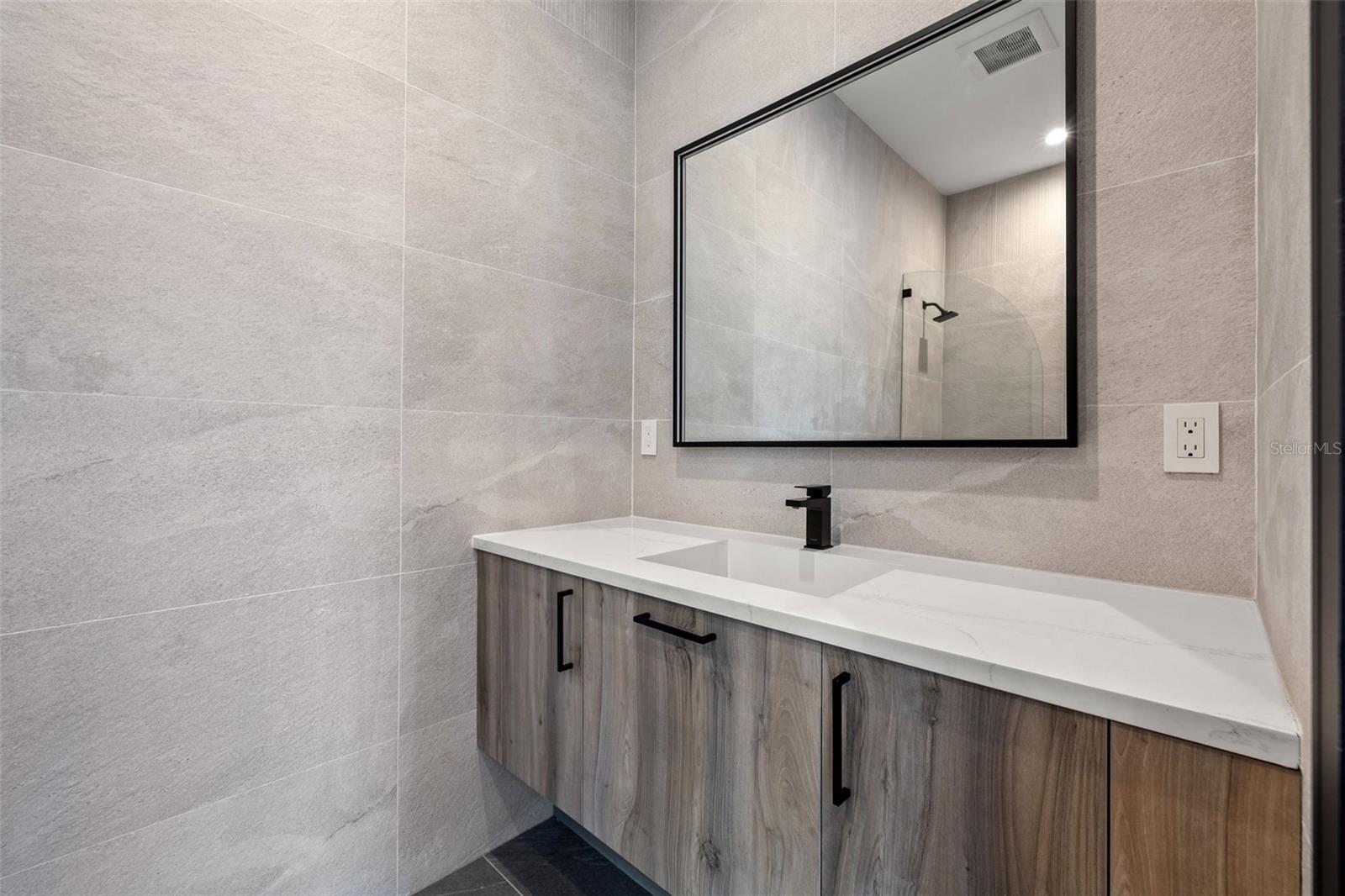 TB8433695 Property Photo