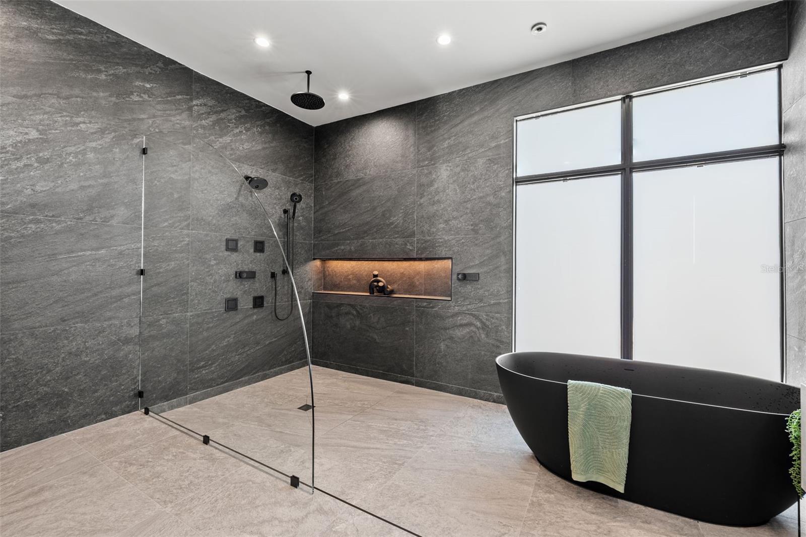 TB8433695 Property Photo