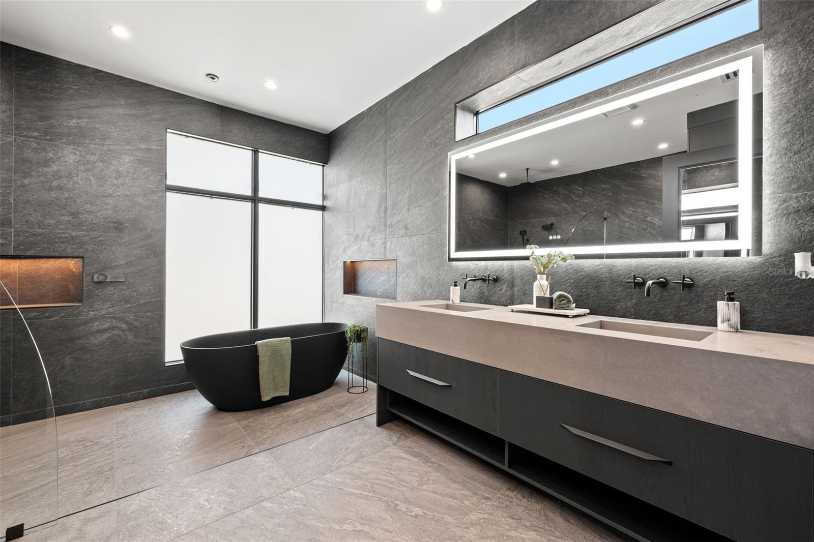 TB8433695 Property Photo