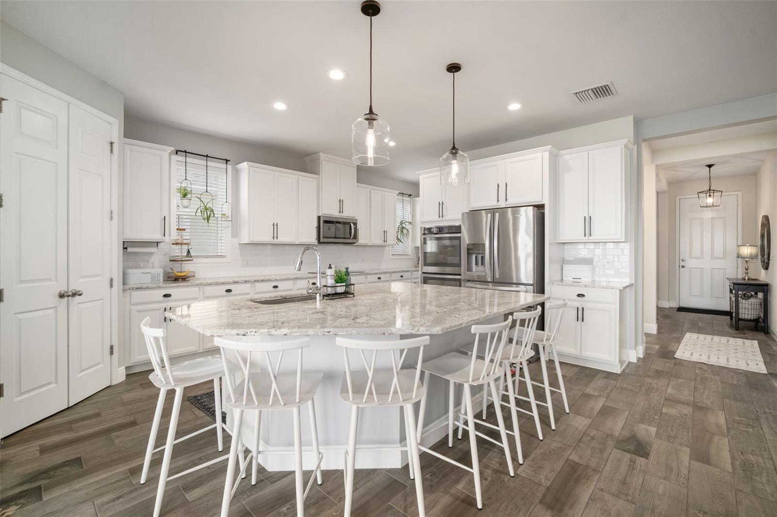 19399 LONG LAKE RANCH BLVD, LUTZ, FL, 33558