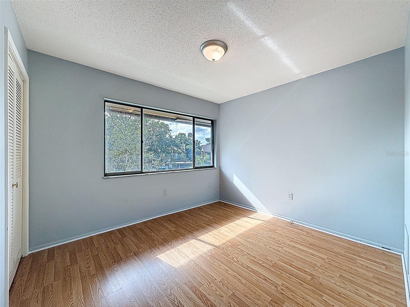 W7879498 Property Photo