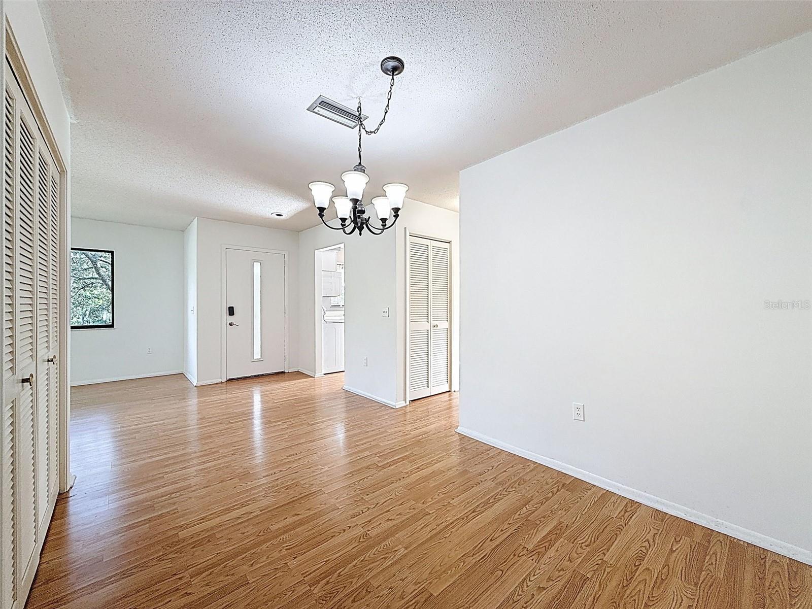 W7879498 Property Photo