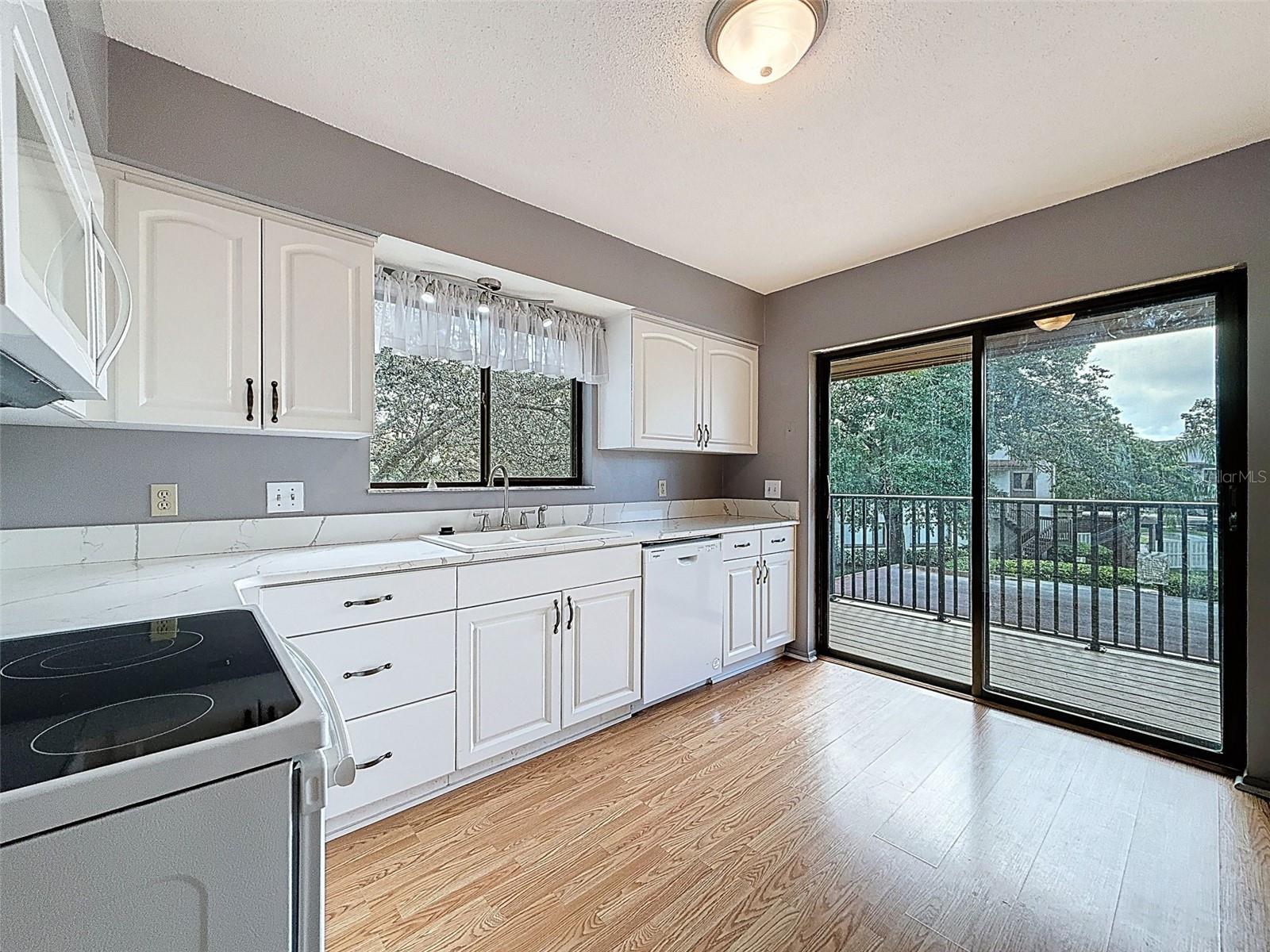 W7879498 Property Photo