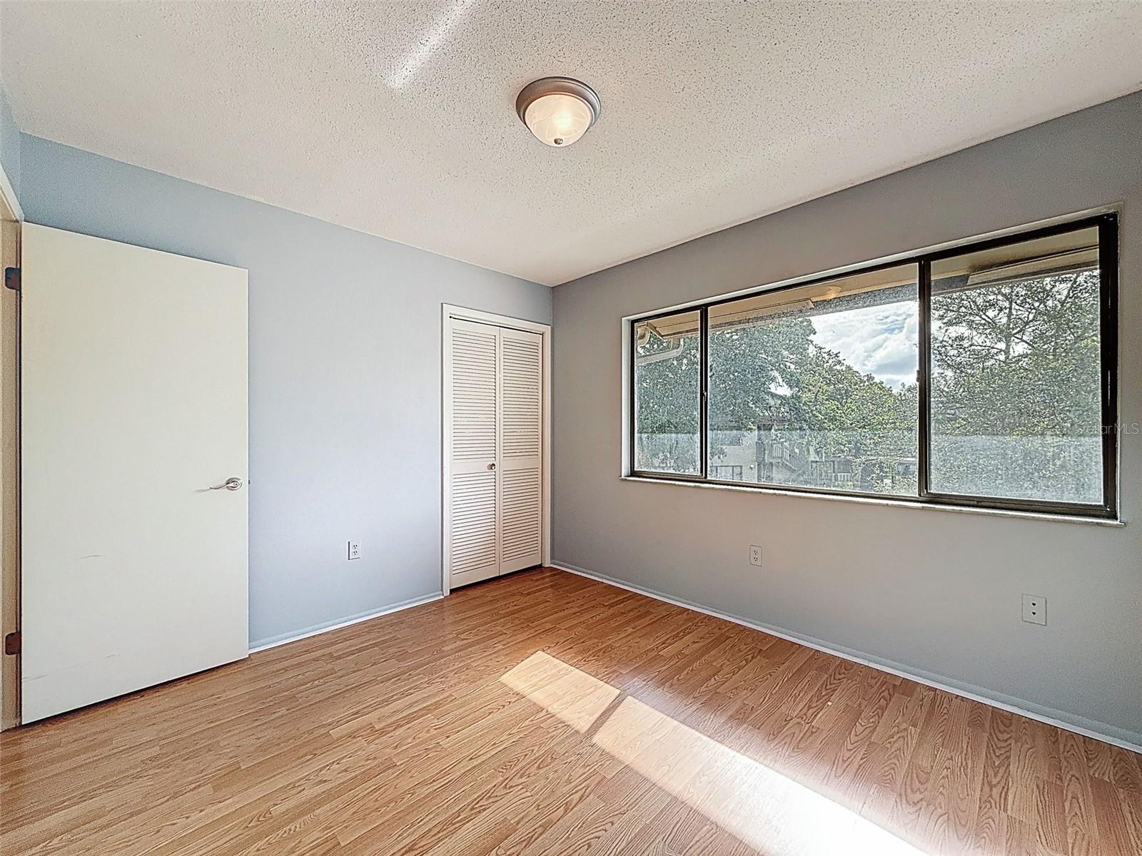 W7879498 Property Photo