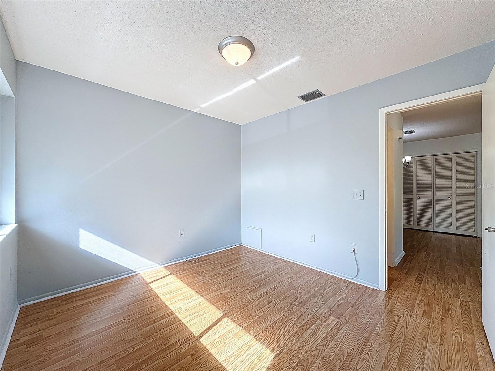 W7879498 Property Photo