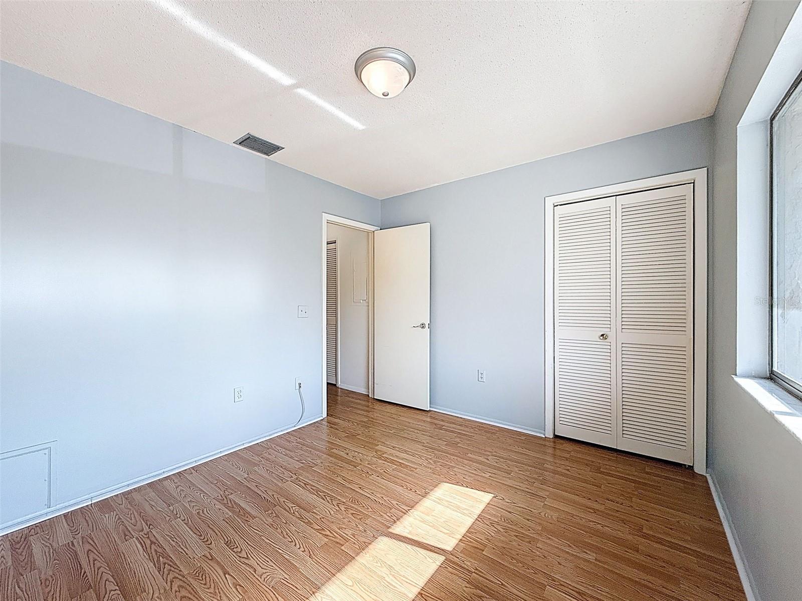 W7879498 Property Photo