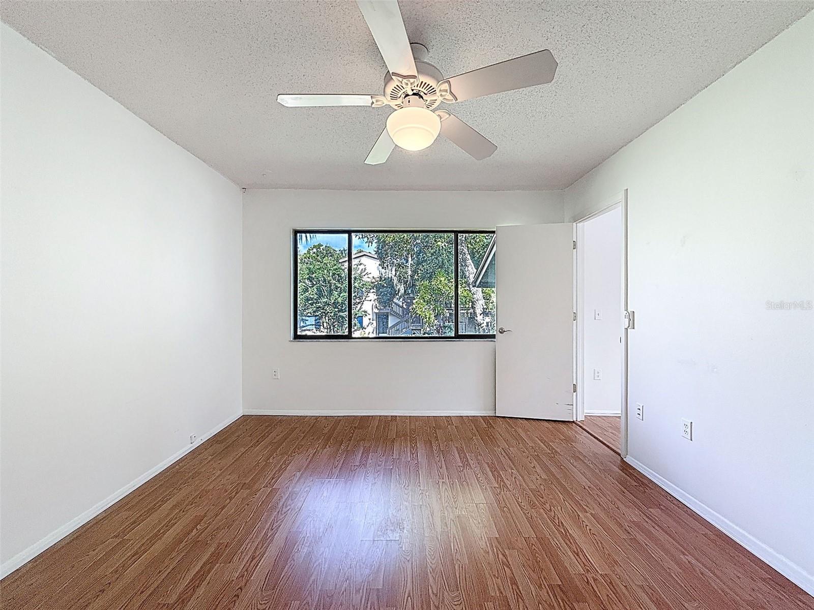 W7879498 Property Photo