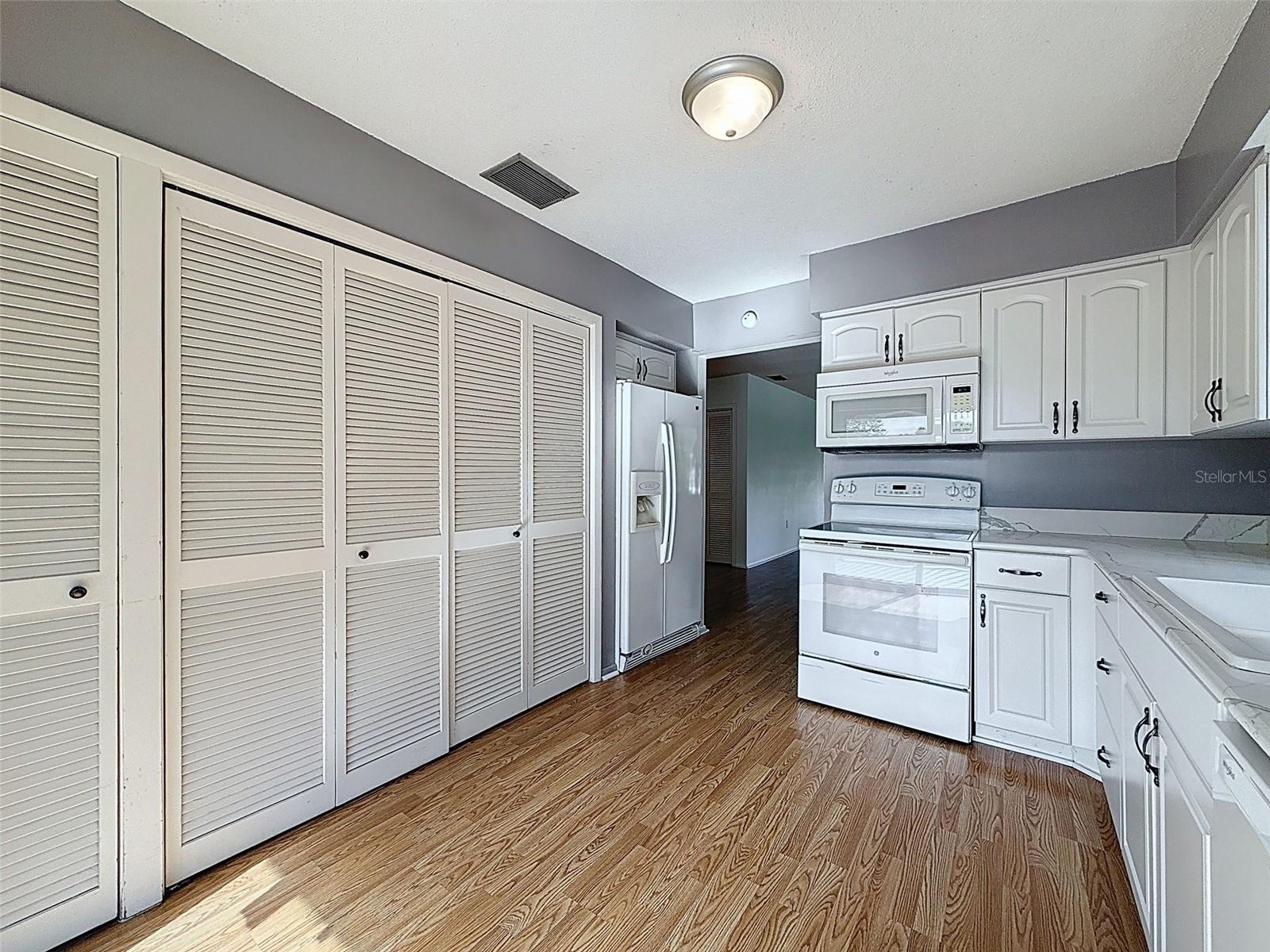 W7879498 Property Photo