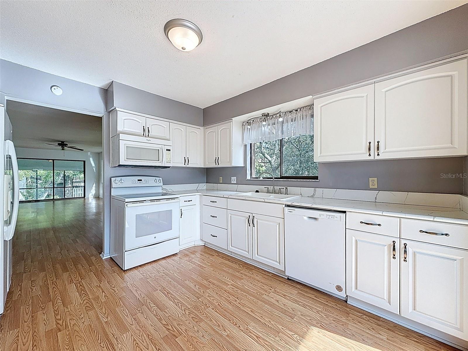 W7879498 Property Photo