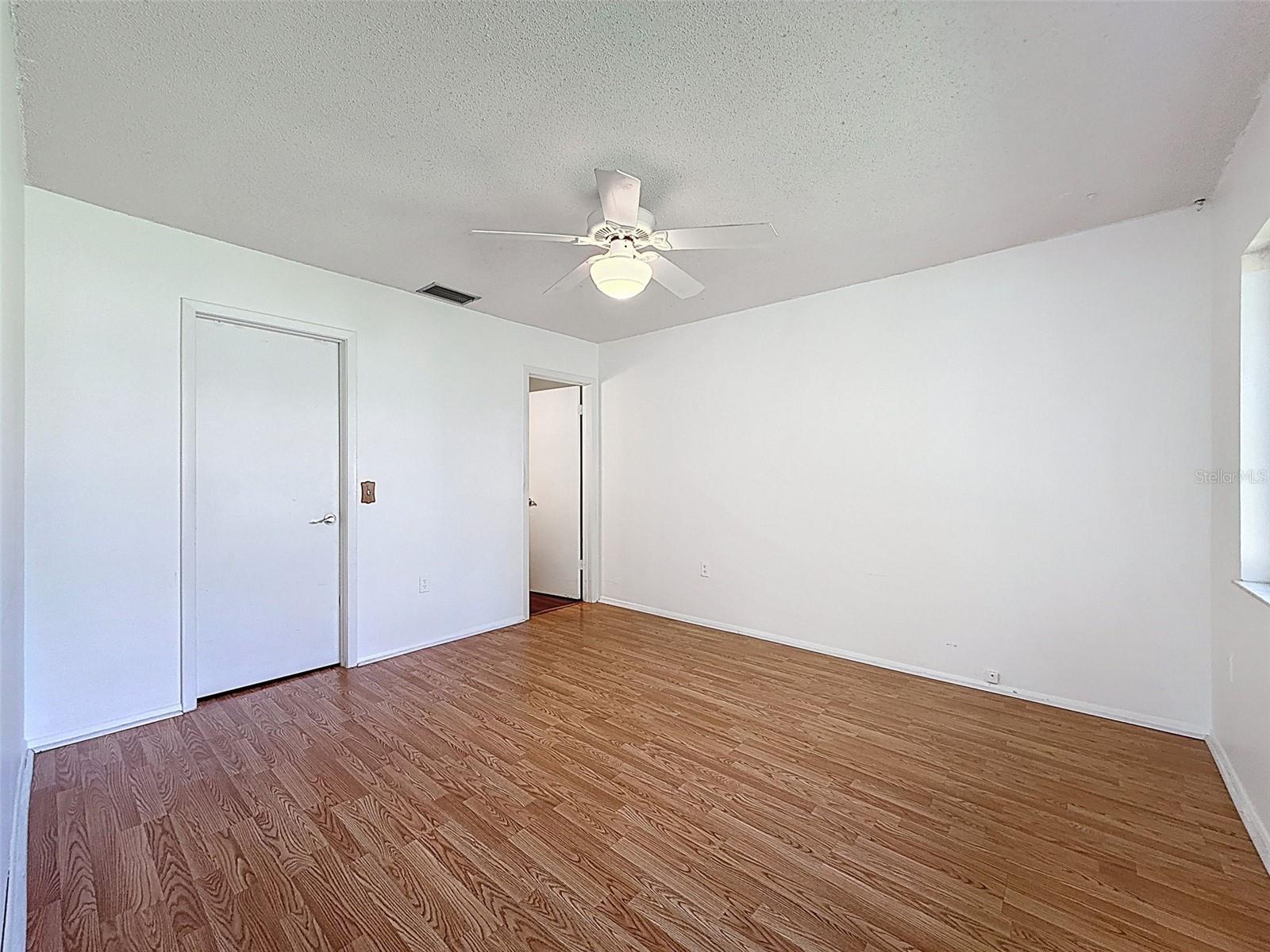 W7879498 Property Photo