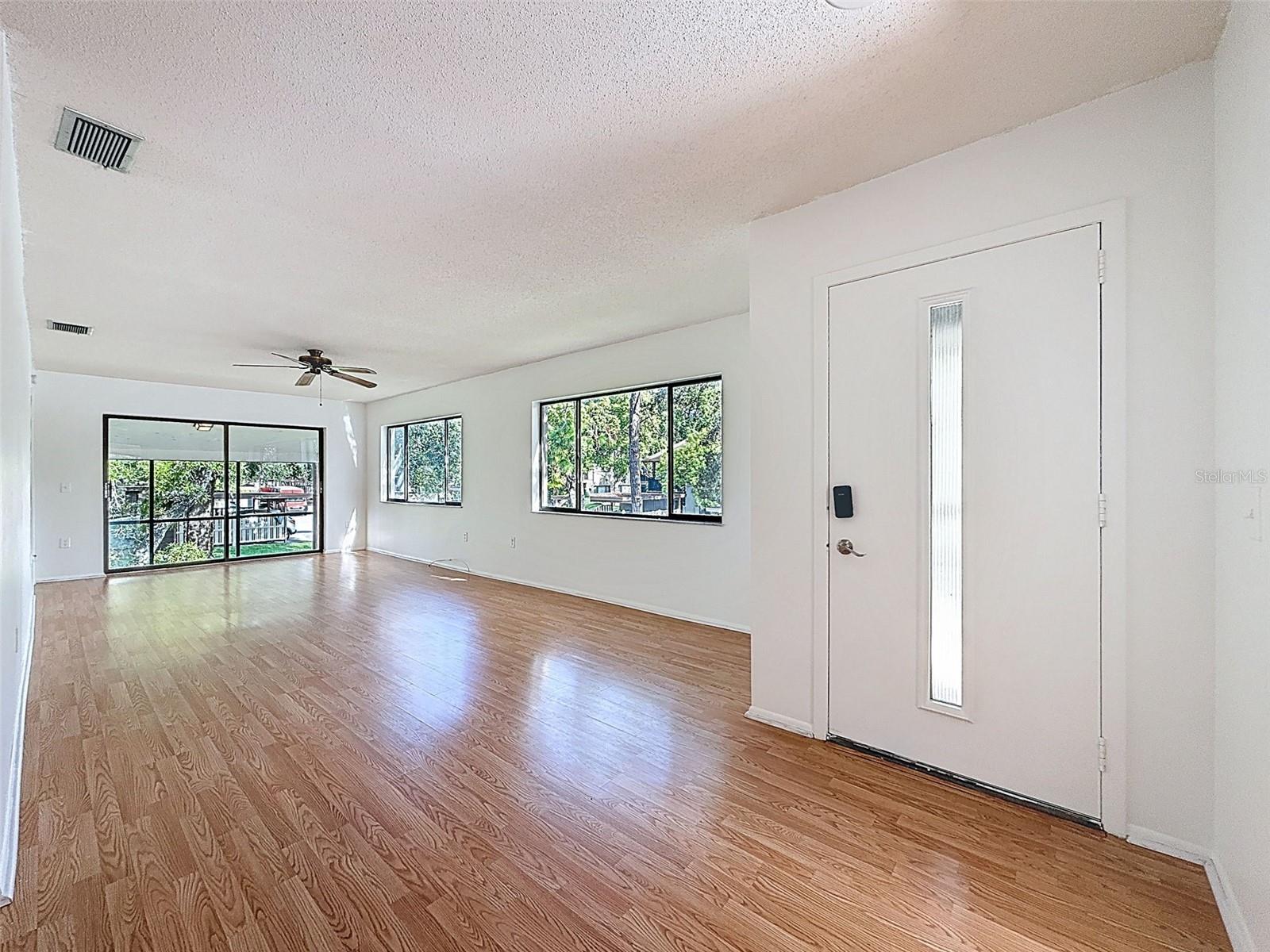 W7879498 Property Photo