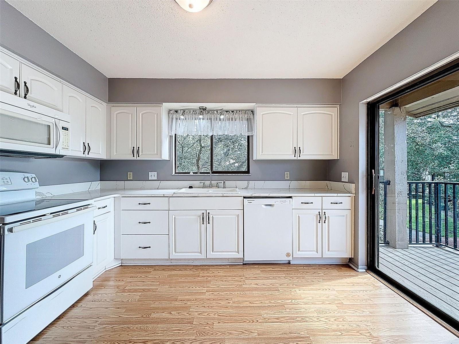 W7879498 Property Photo