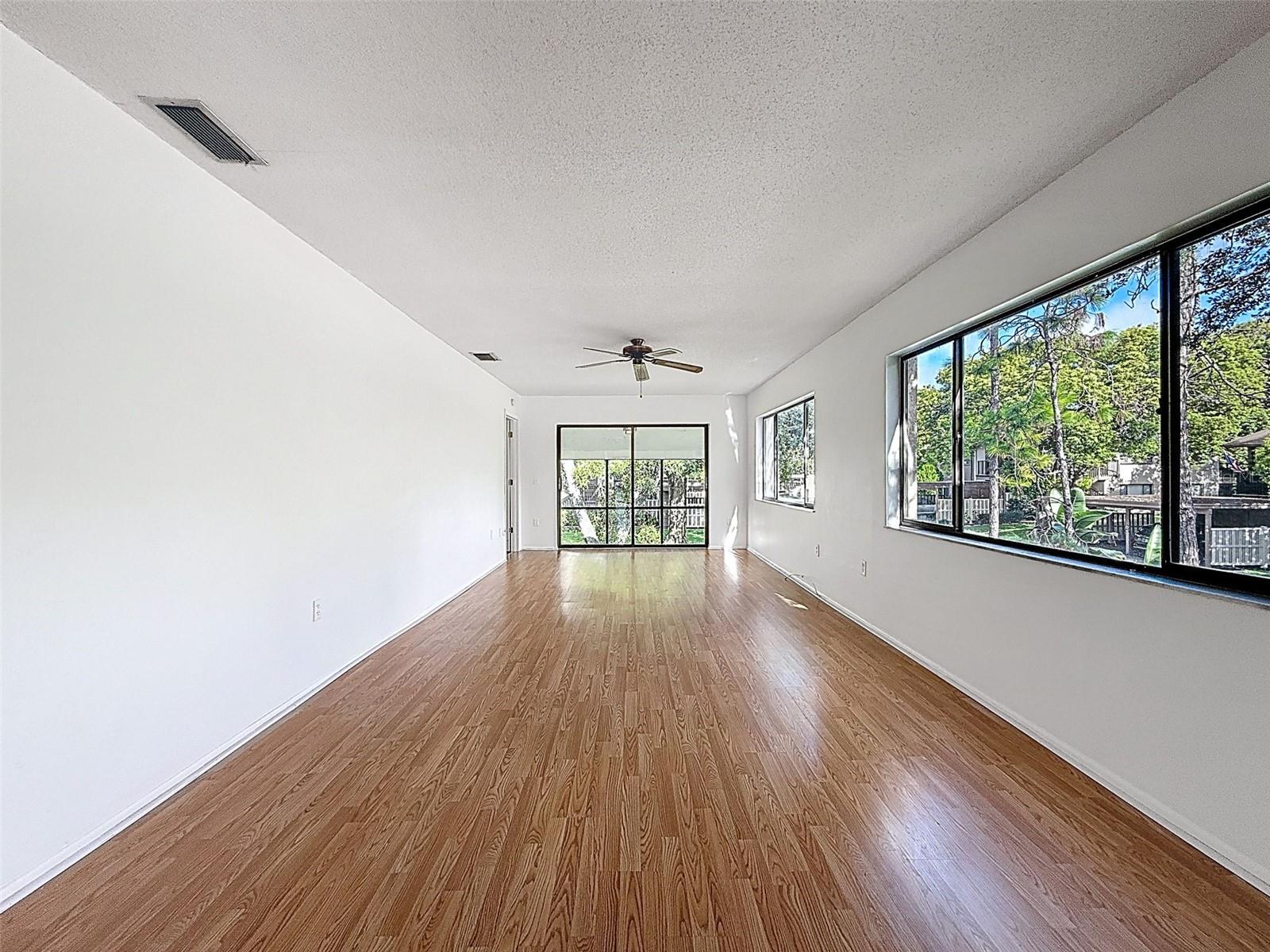 W7879498 Property Photo