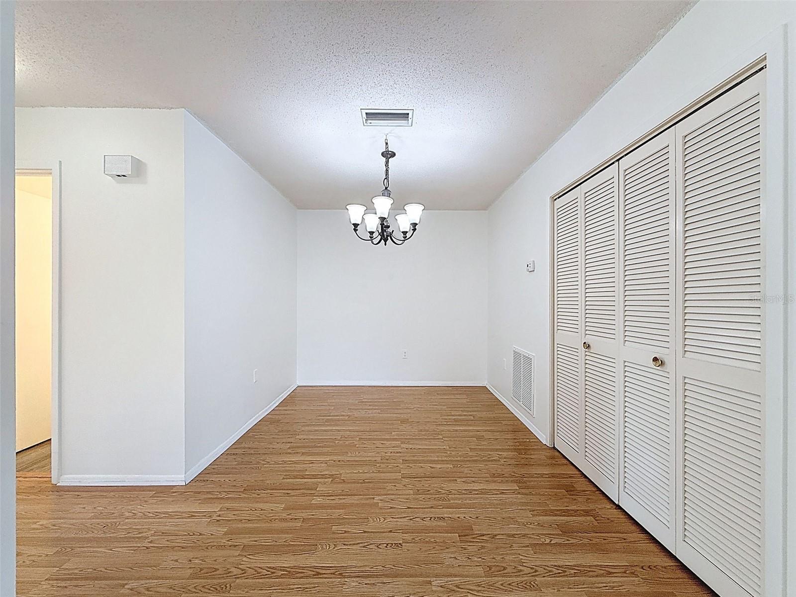 W7879498 Property Photo