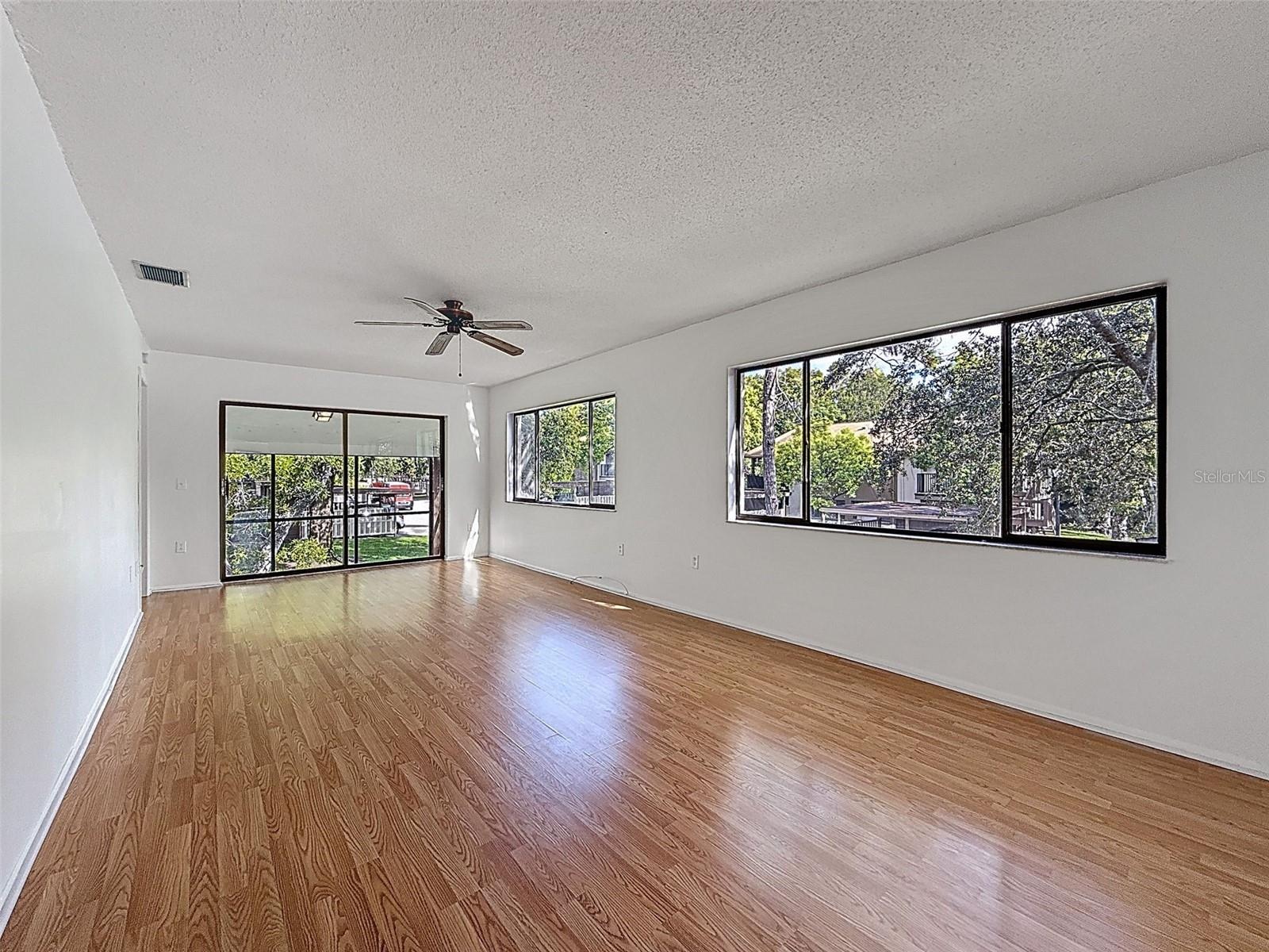 W7879498 Property Photo