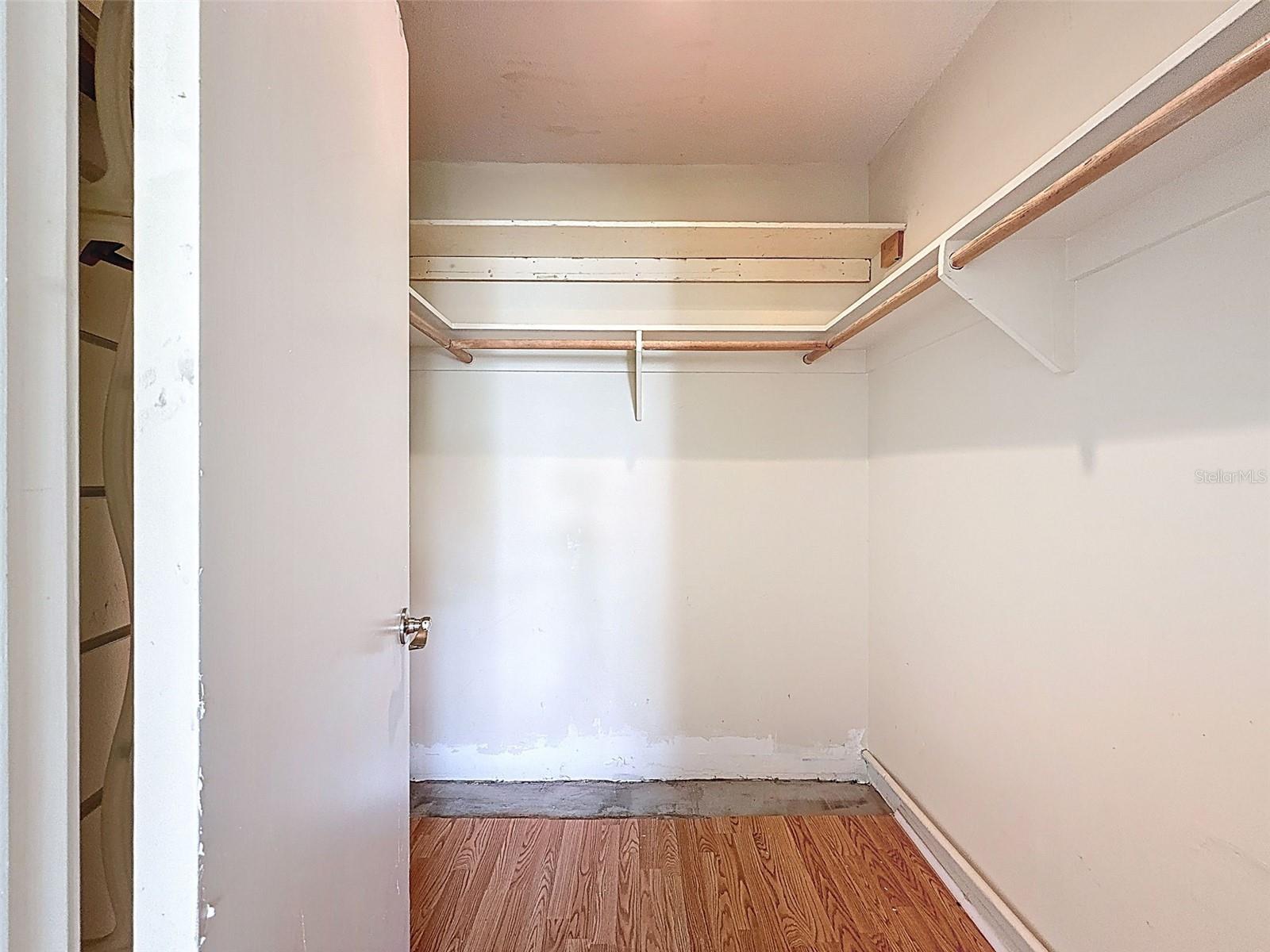 W7879498 Property Photo