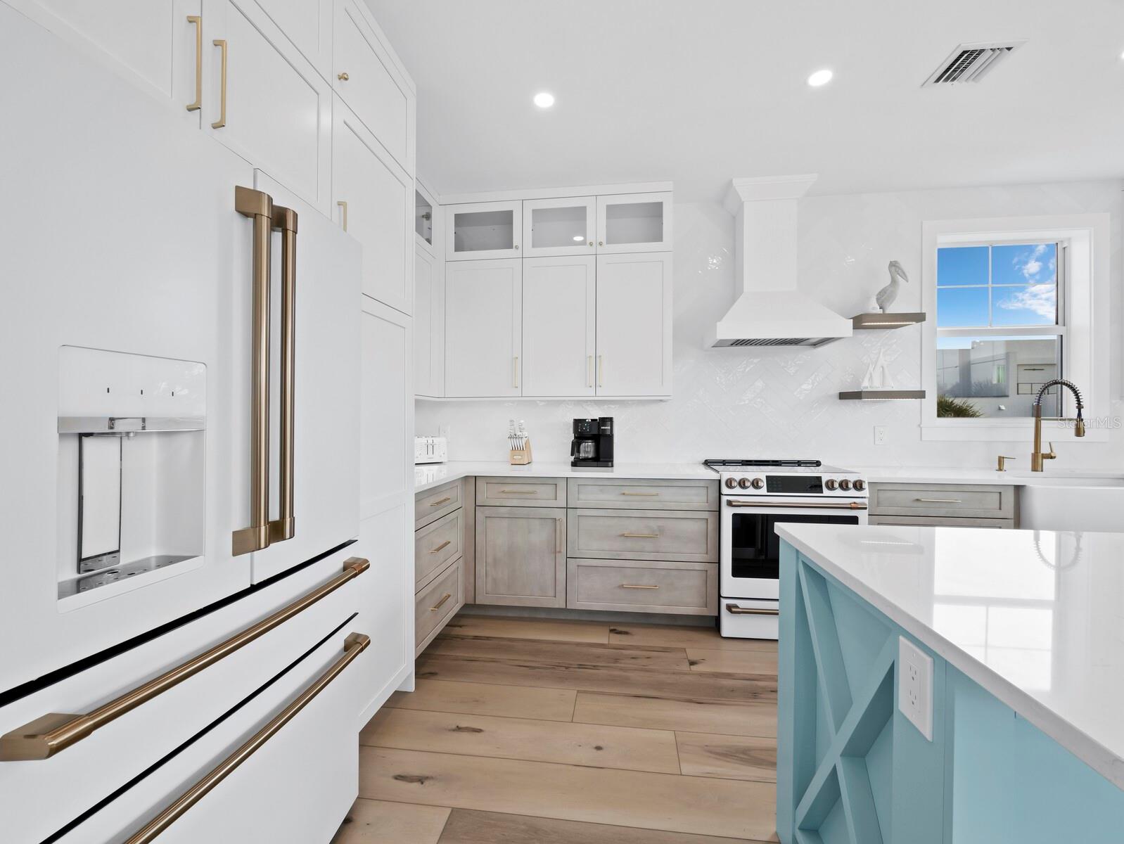 630 COMPANION WAY, LONGBOAT KEY, FL, 34228