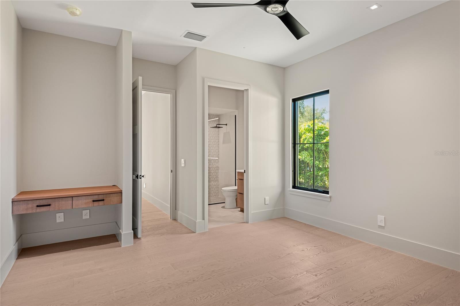 O6349188 Property Photo