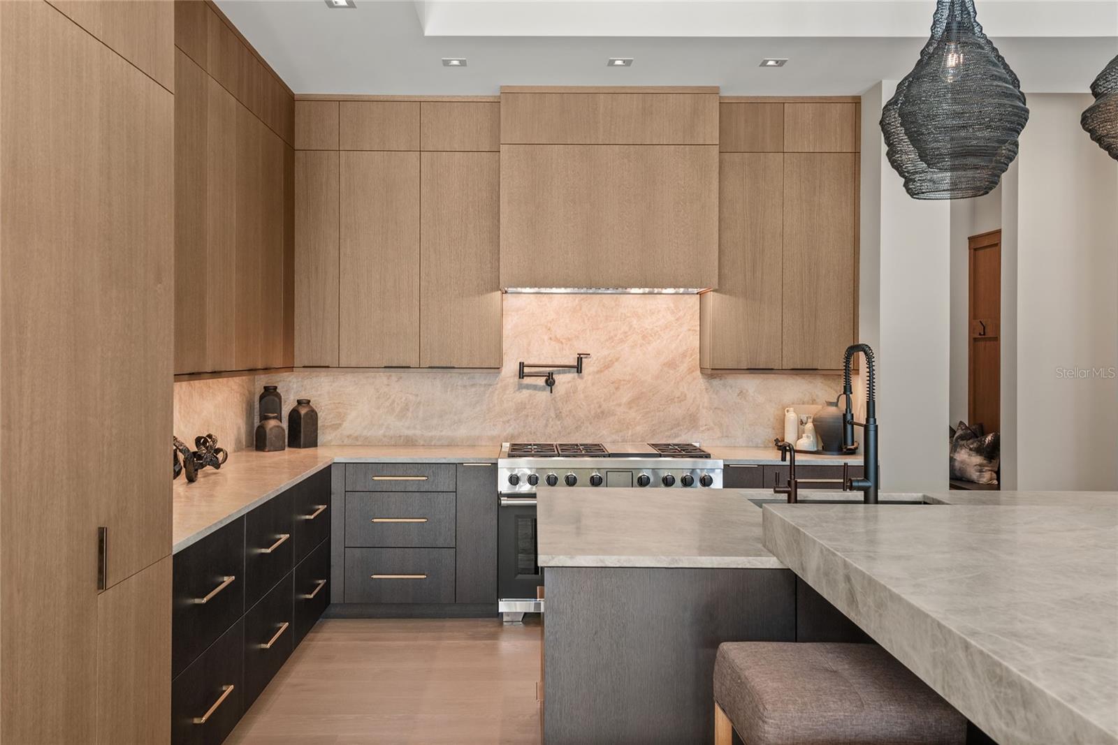 O6349188 Property Photo