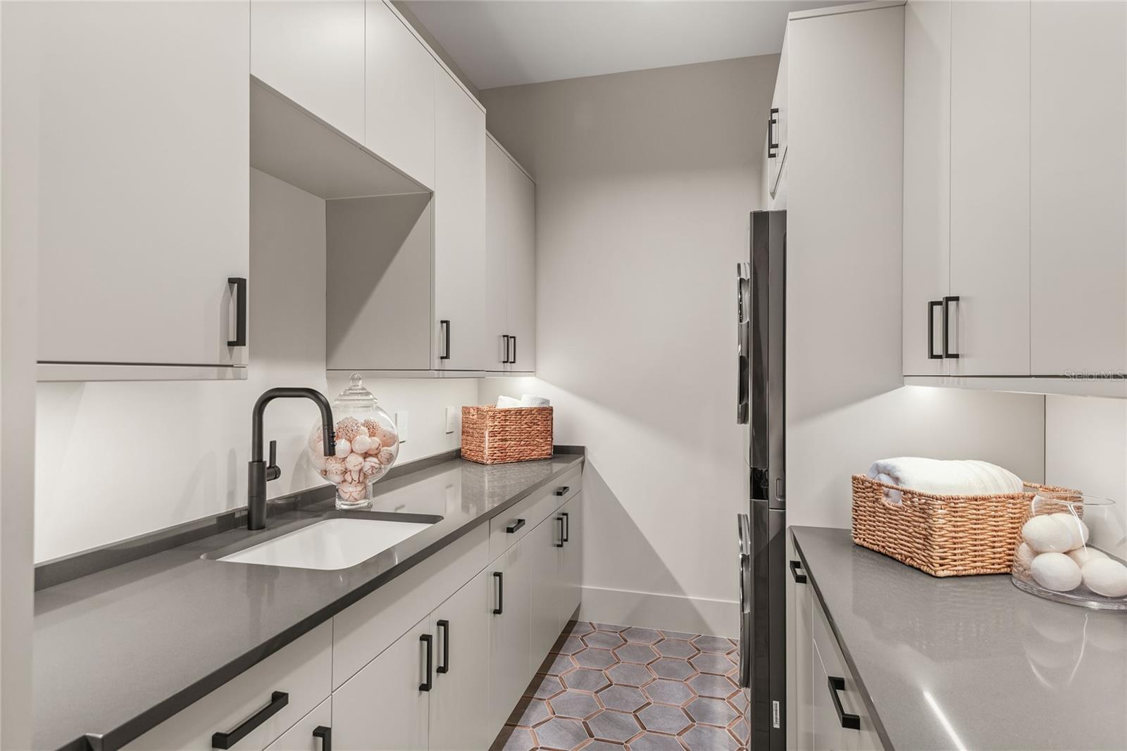 O6349188 Property Photo