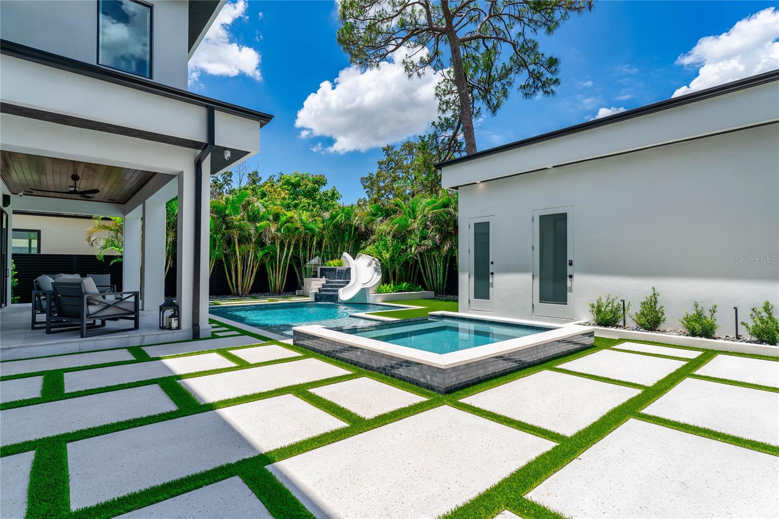 TB8433875 Property Photo