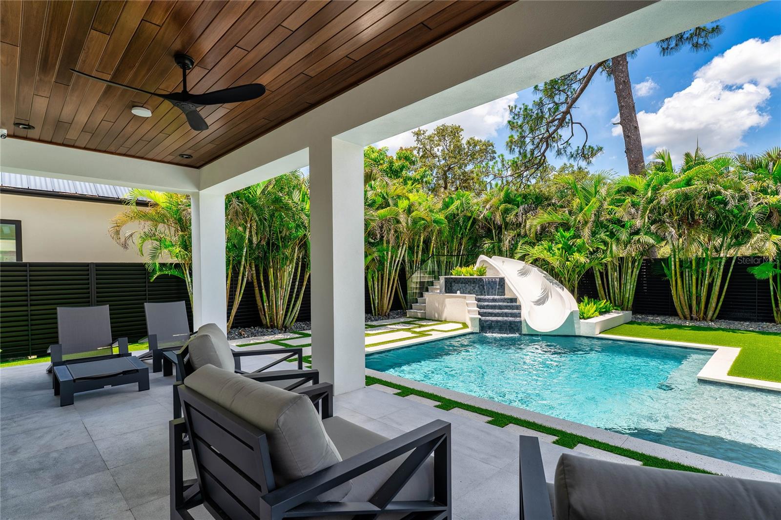 TB8433875 Property Photo