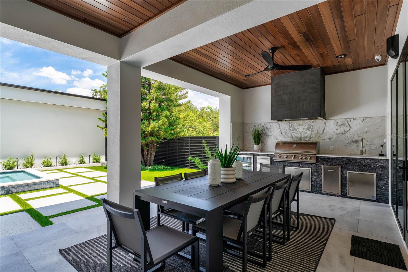 TB8433875 Property Photo