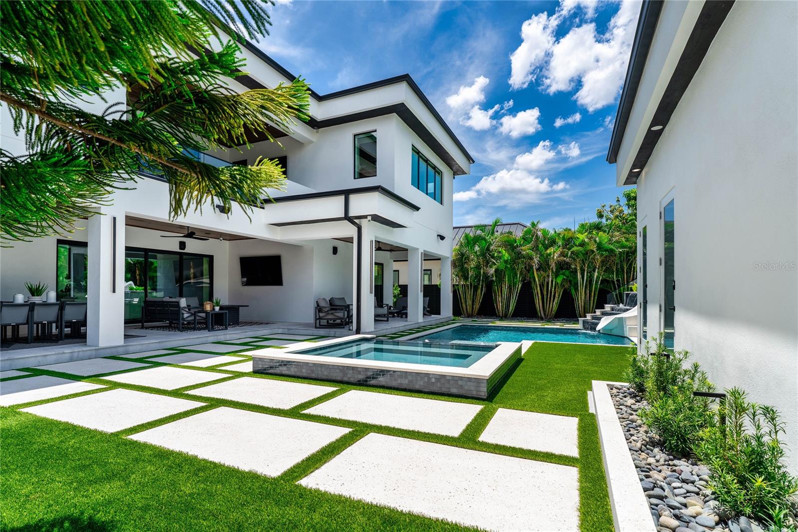 TB8433875 Property Photo