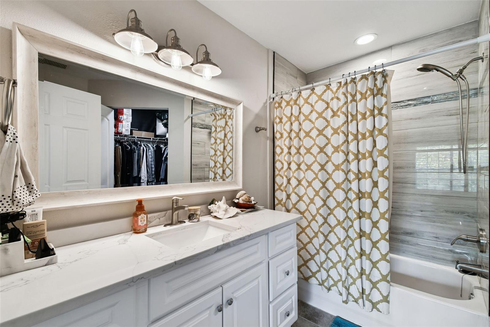 9064 LAKE CHASE ISLAND WAY, TAMPA, FL, 33626