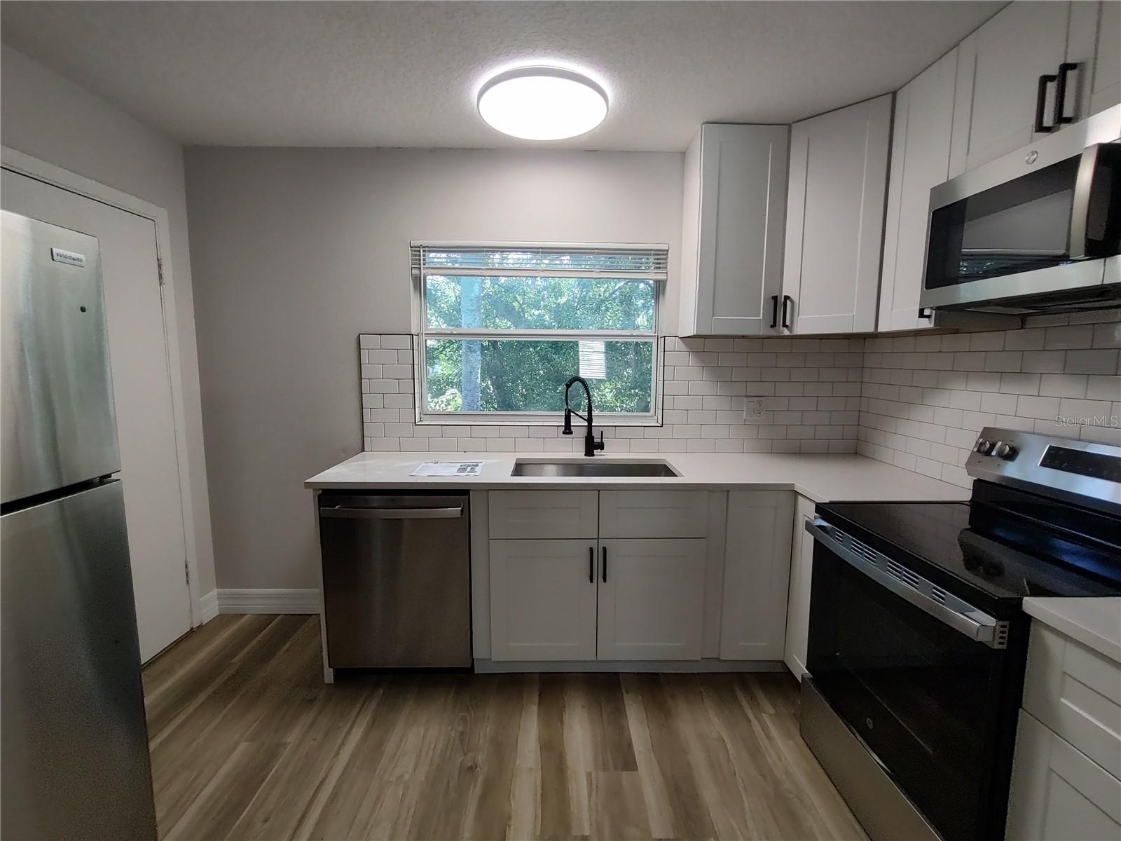 316 W HOWRY AVE #4, DELAND, FL, 32720