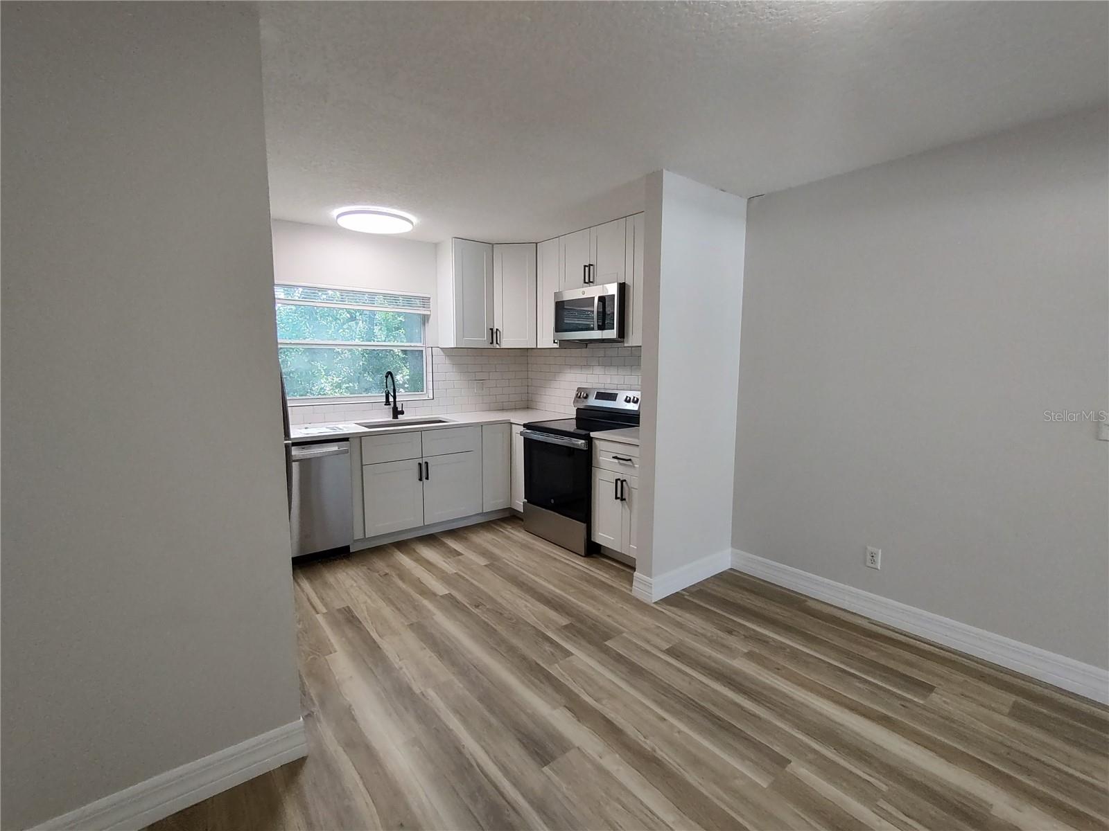 316 W HOWRY AVE #4, DELAND, FL, 32720