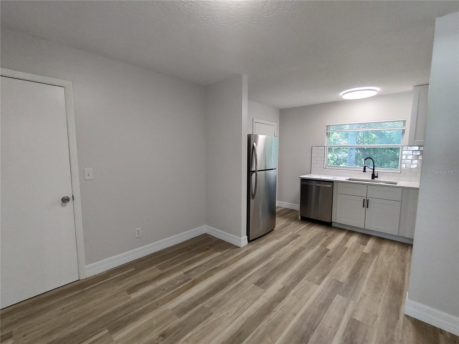 316 W HOWRY AVE #4, DELAND, FL, 32720