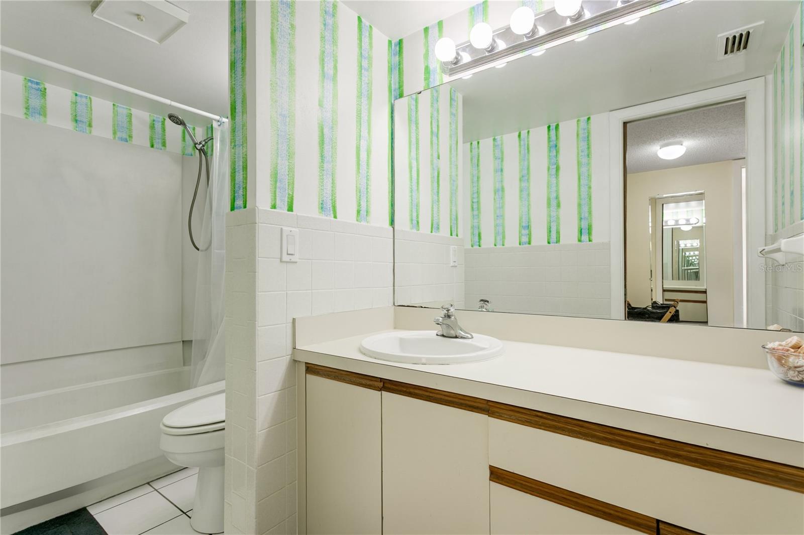 N6140805 Property Photo