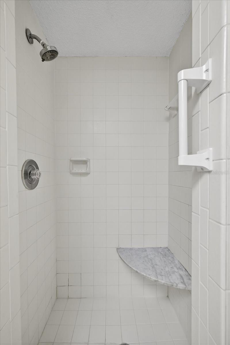 W7879522 Property Photo