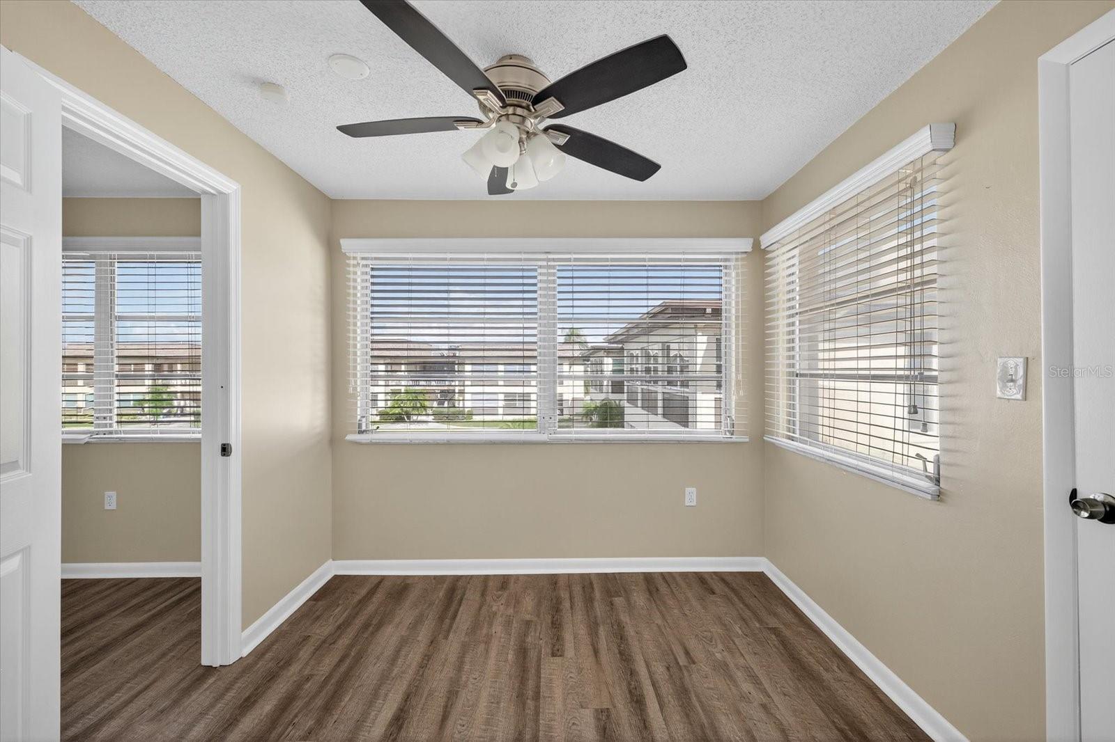 W7879522 Property Photo