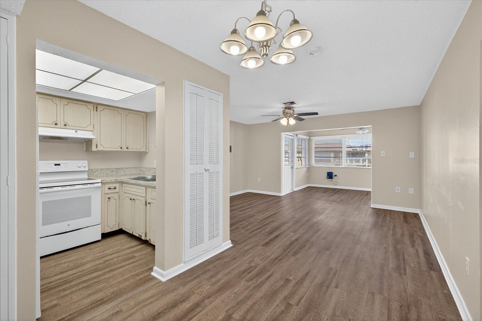 W7879522 Property Photo