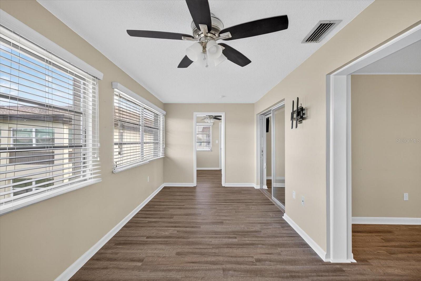 W7879522 Property Photo