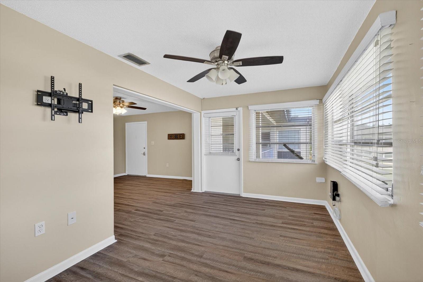 W7879522 Property Photo