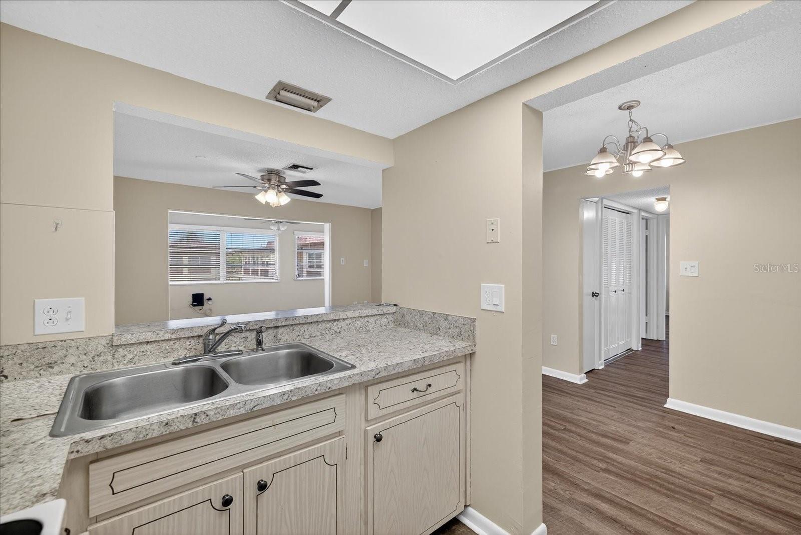 W7879522 Property Photo