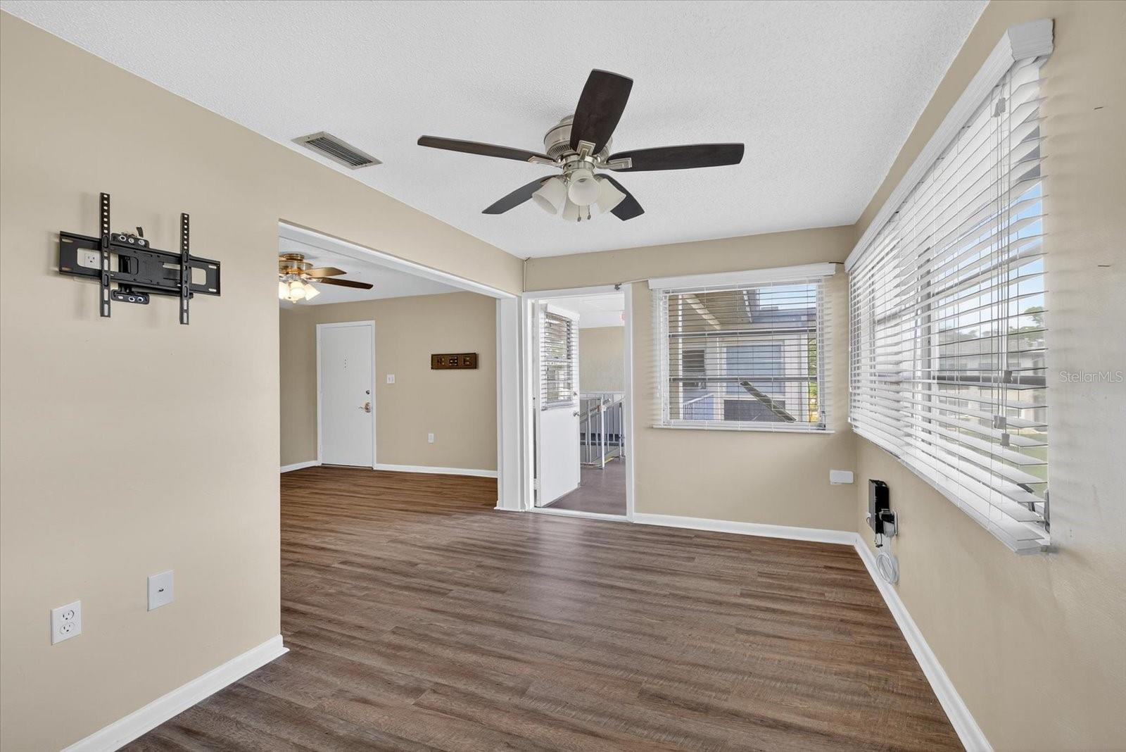 W7879522 Property Photo