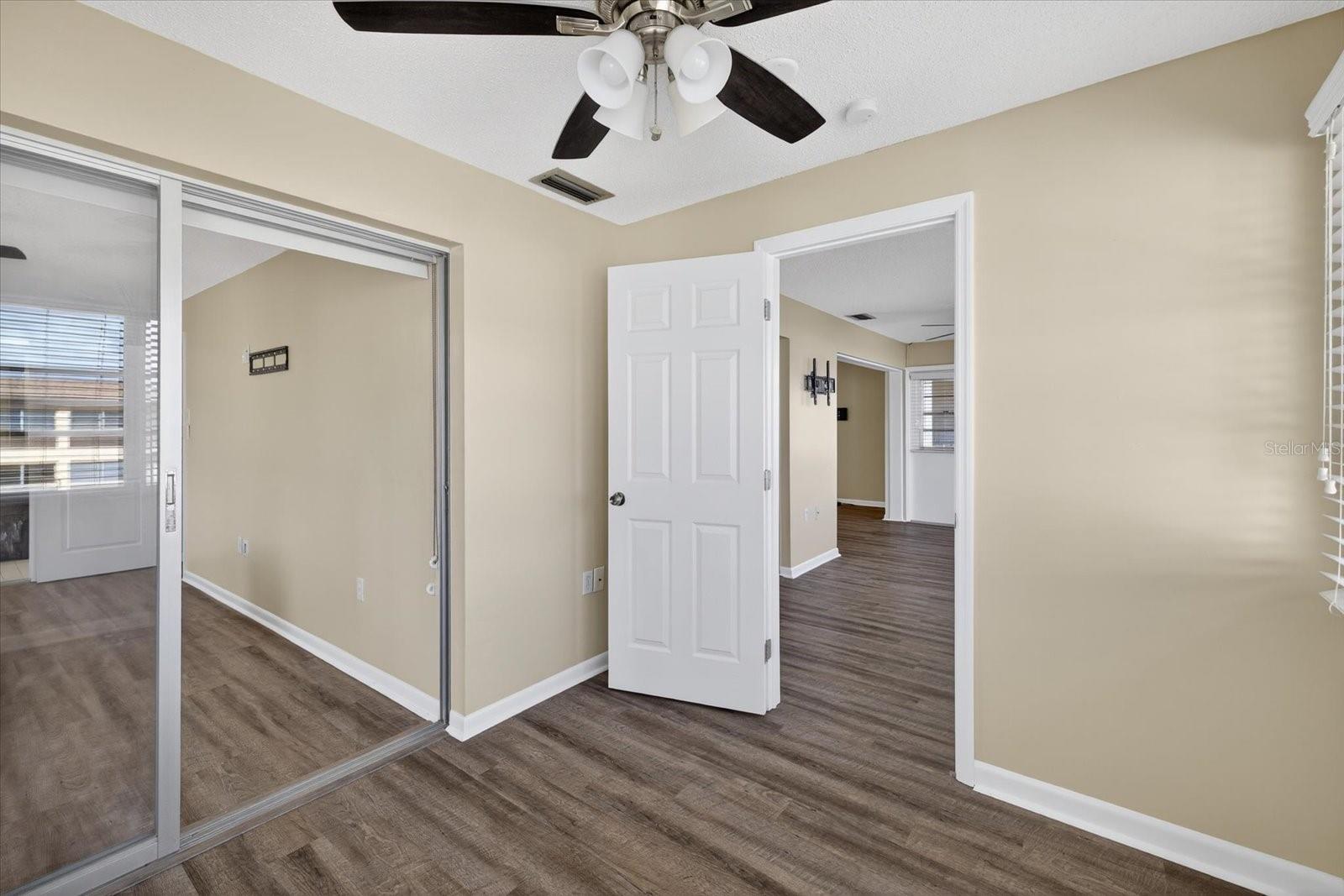 W7879522 Property Photo