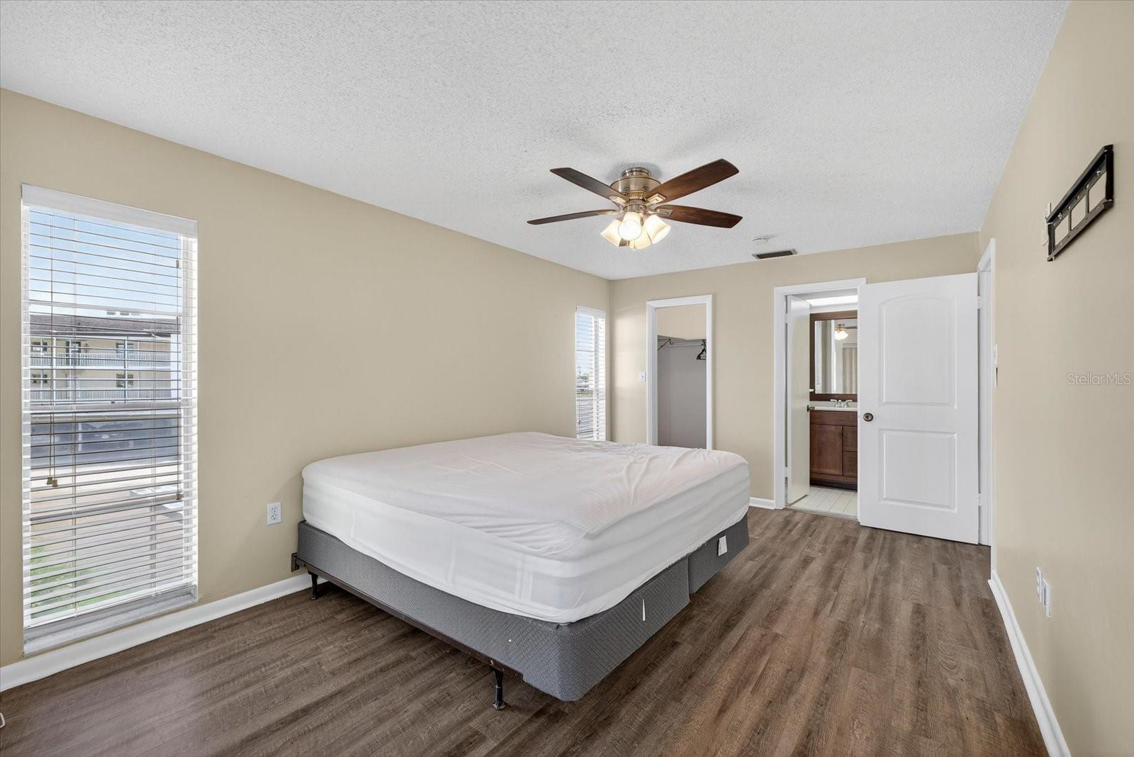 W7879522 Property Photo