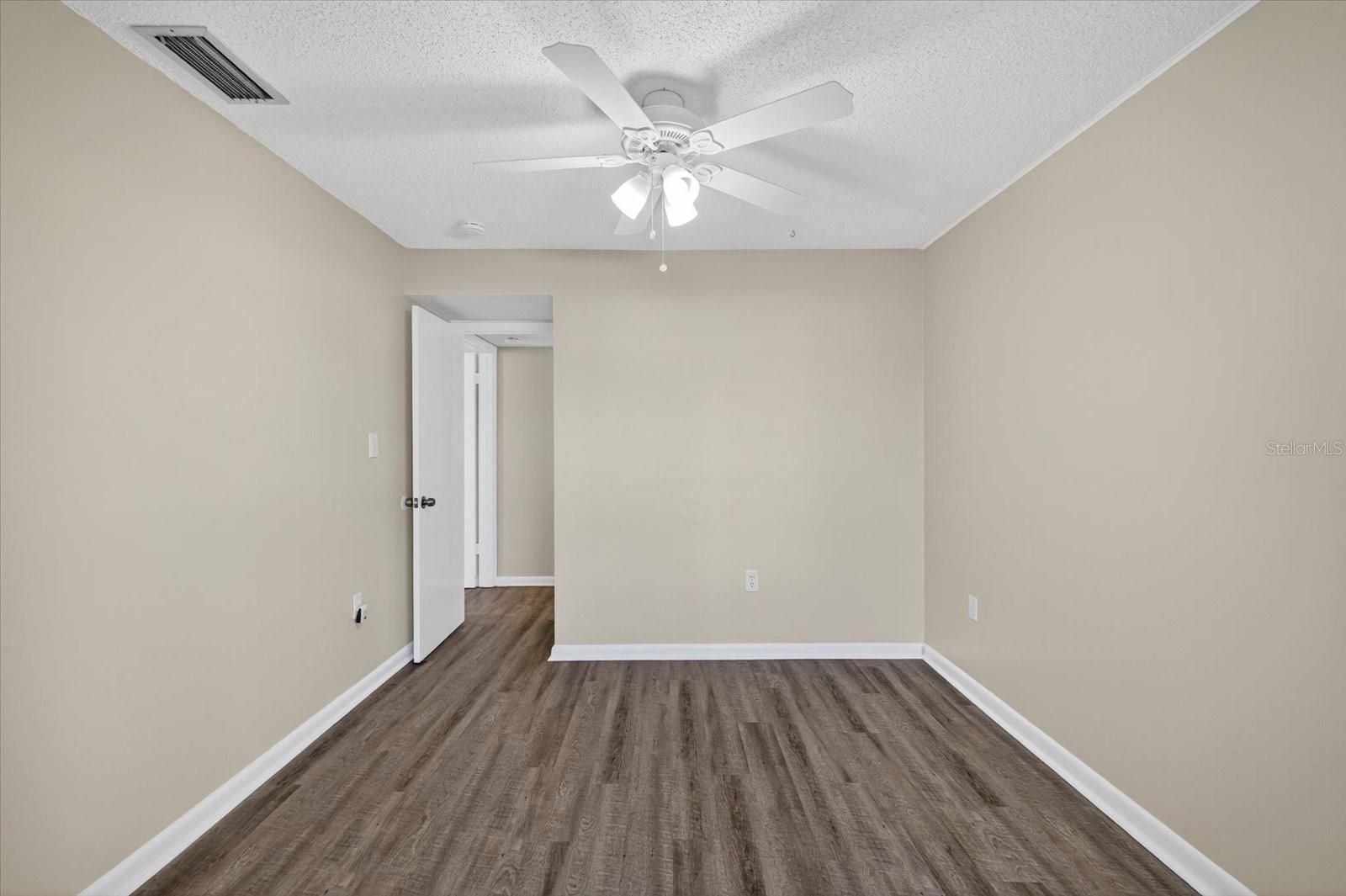 W7879522 Property Photo